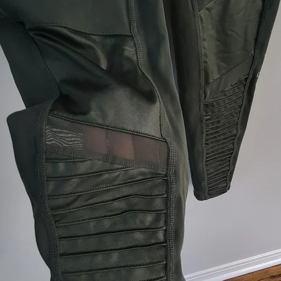 Alo Yoga Moto Legging Ribbed Green Women's Size Large Gym Athleisure Sporty - Picture 5 of 9